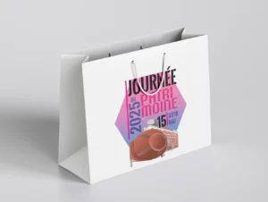 Sac en papier au design d'un évènement - Graphiste événementiel Tourcoing freelance
