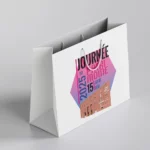 Sac en papier au design d'un évènement